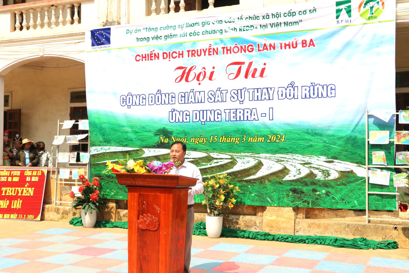 Ông Thò Bá Rê - Phó Chủ tịch UBND huyện Kỳ Sơn phát biểu tại Cuộc thi